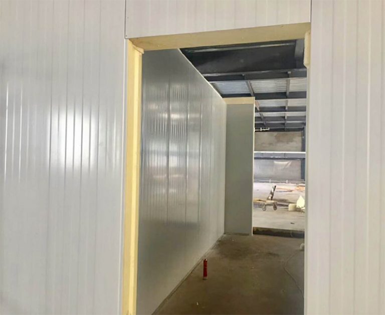 lắp đặt thi công tấm Panel cách nhiệt PU, vách ngăn PU